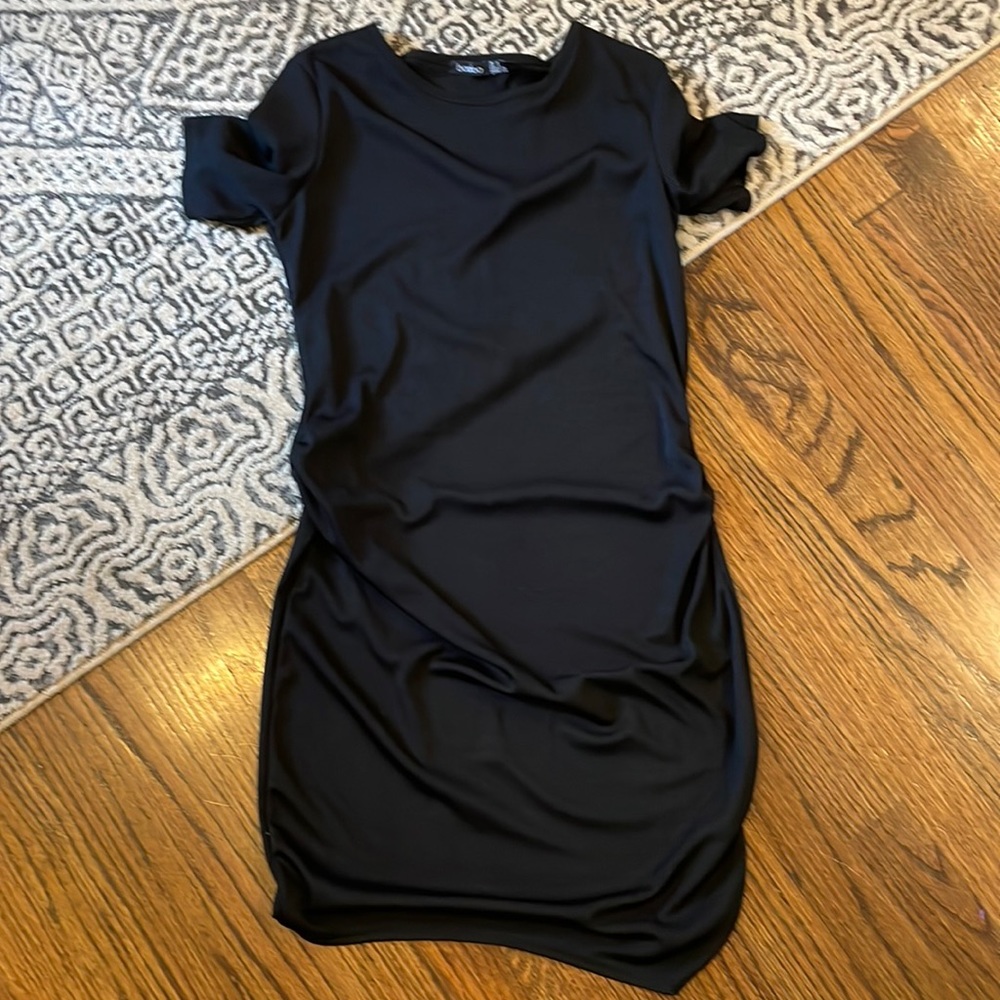 Boo hoo black ribbed ruched maternity dress